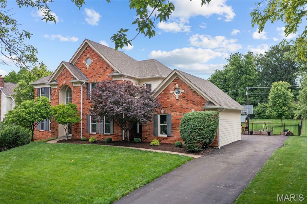 Property Photo: 822 Questover Lane MO 63141