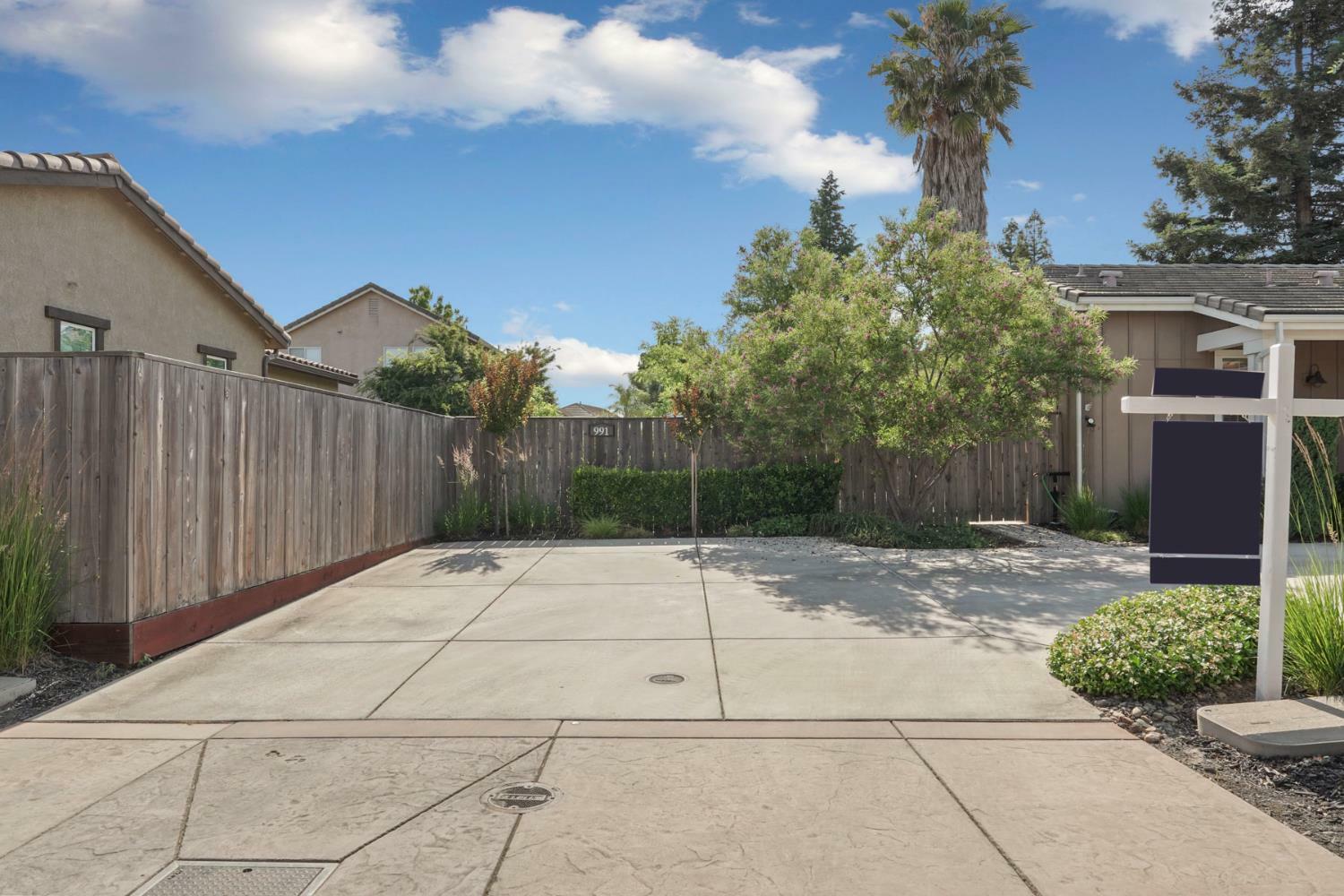 Property Photo: 991 Harvest Crossing CA 95242