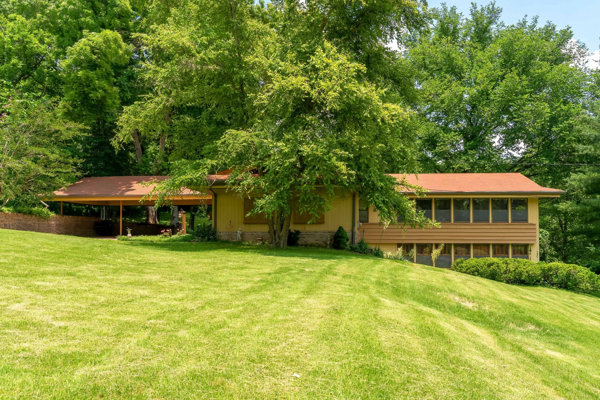 Property Photo: 706 Washington Ave TN 38474