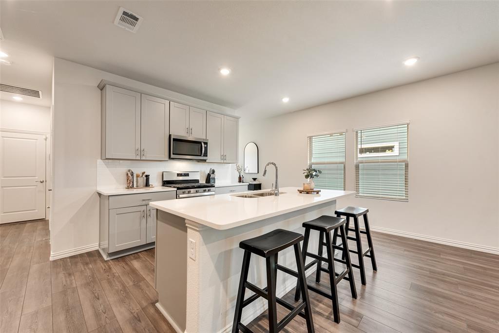 Property Photo:  1820 Ash Oak Lane  TX 75126 