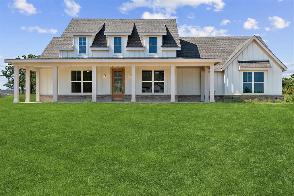 Property Photo: 209 Blackjack Crossing TX 76073