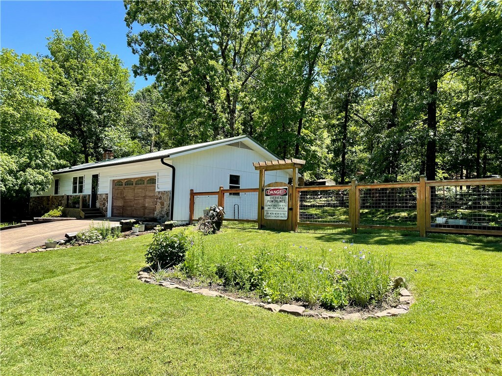900 Dogwood Street  Huntsville AR 72740 photo