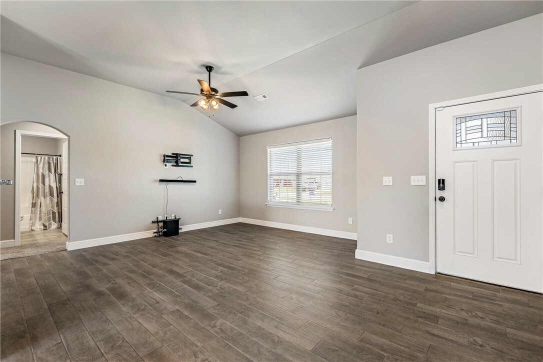 Property Photo: 924 S Parrot Lane AR 72761