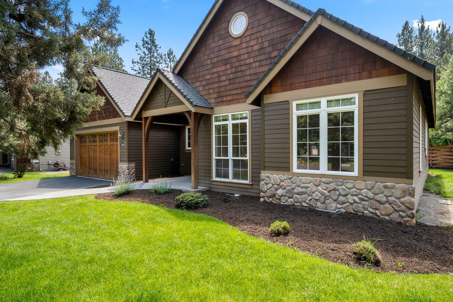 Property Photo: 903 E Timber Pine Drive OR 97759