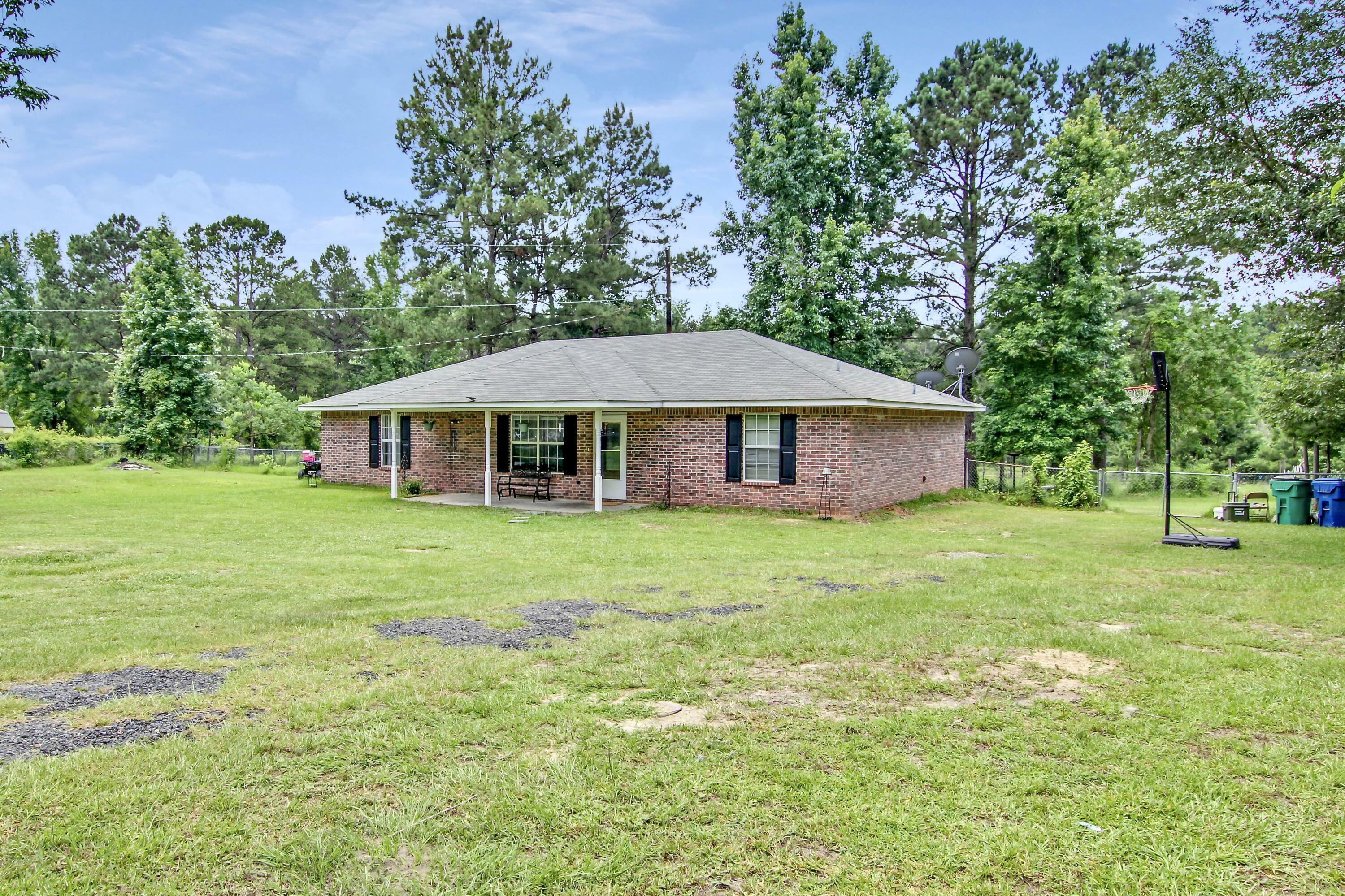 Property Photo: 712 Herrington Rd LA 71446