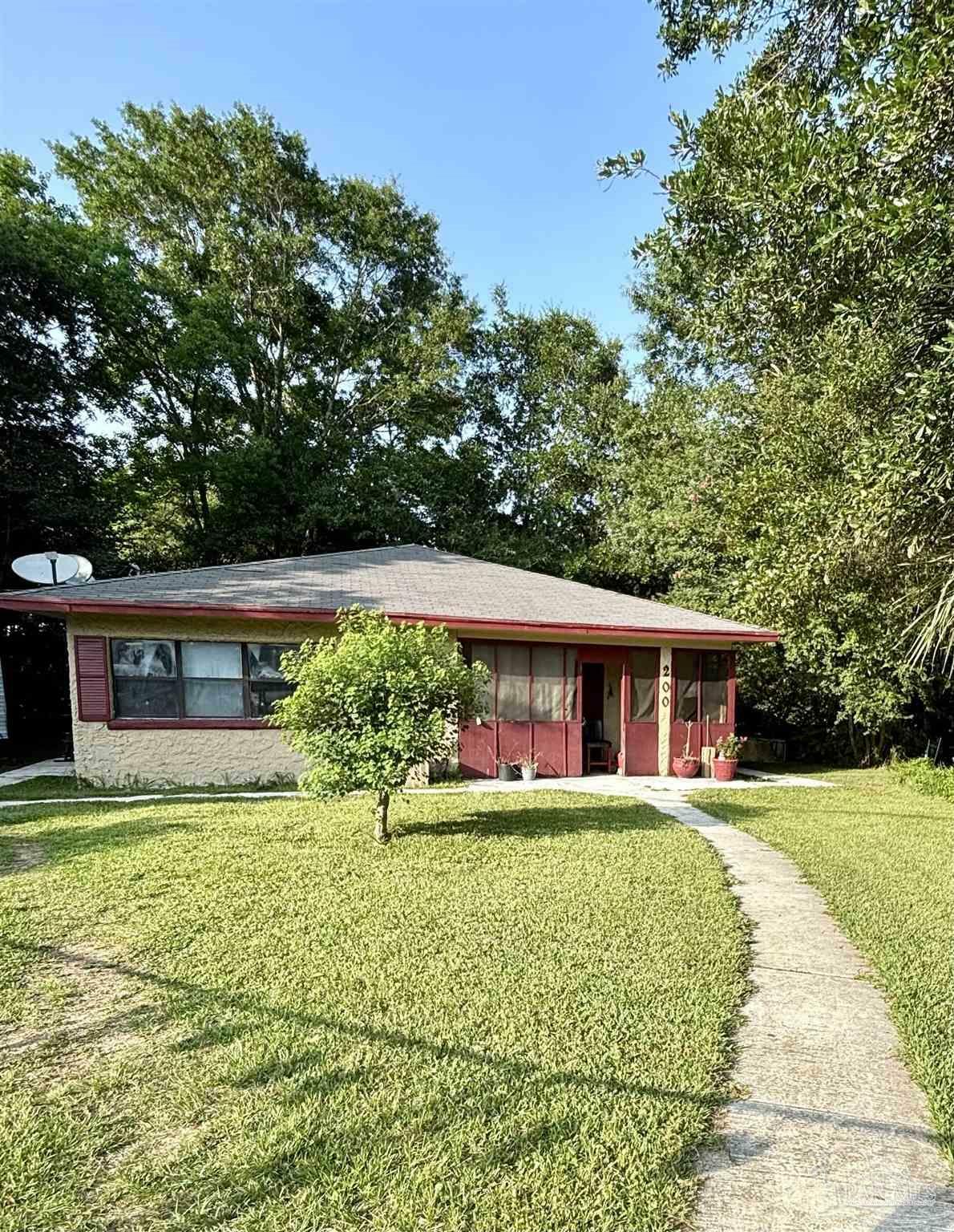 Property Photo: 200 Georgia Dr FL 32505
