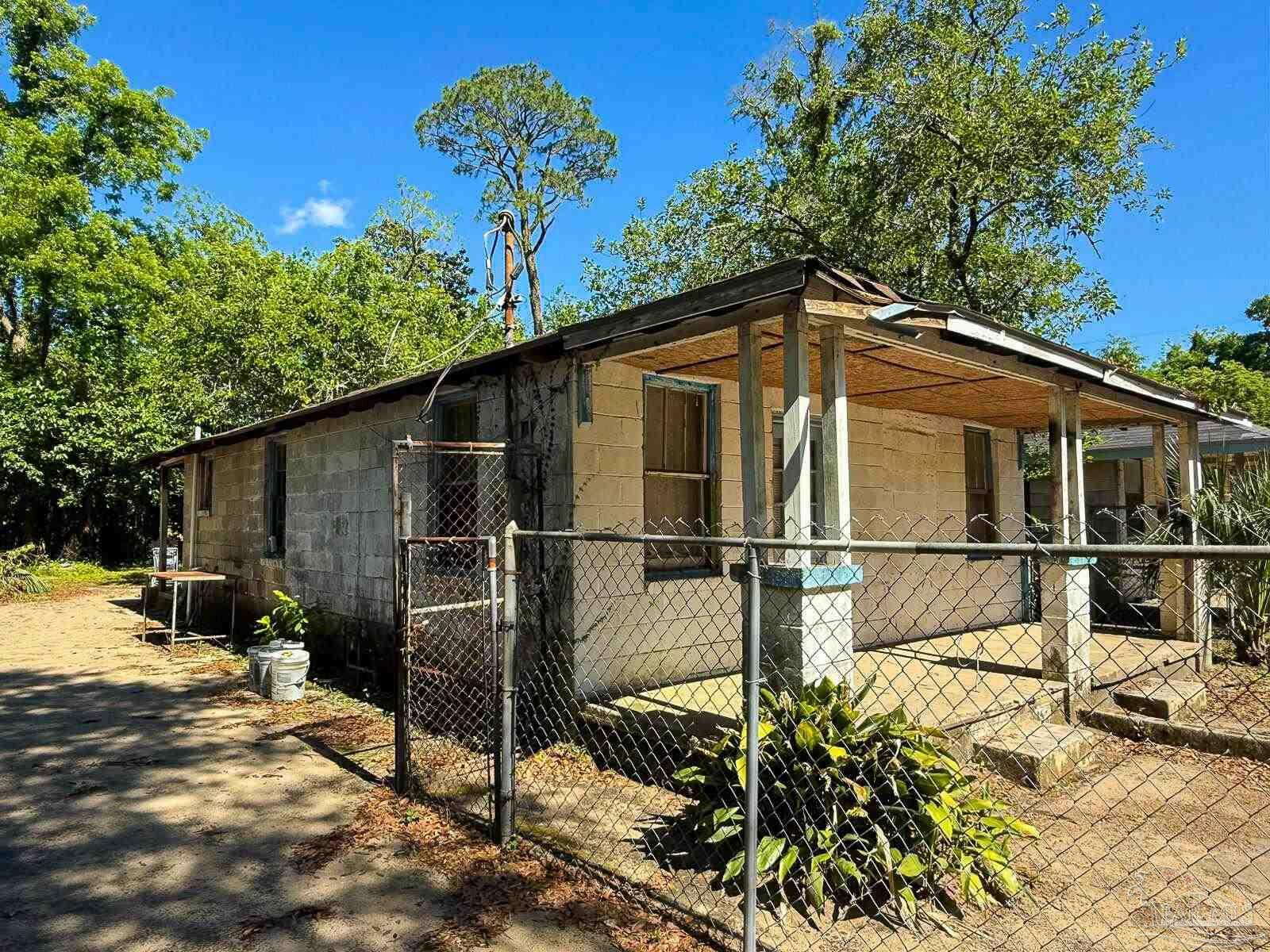 3002 1/2 N Miller St  Pensacola FL 32503 photo