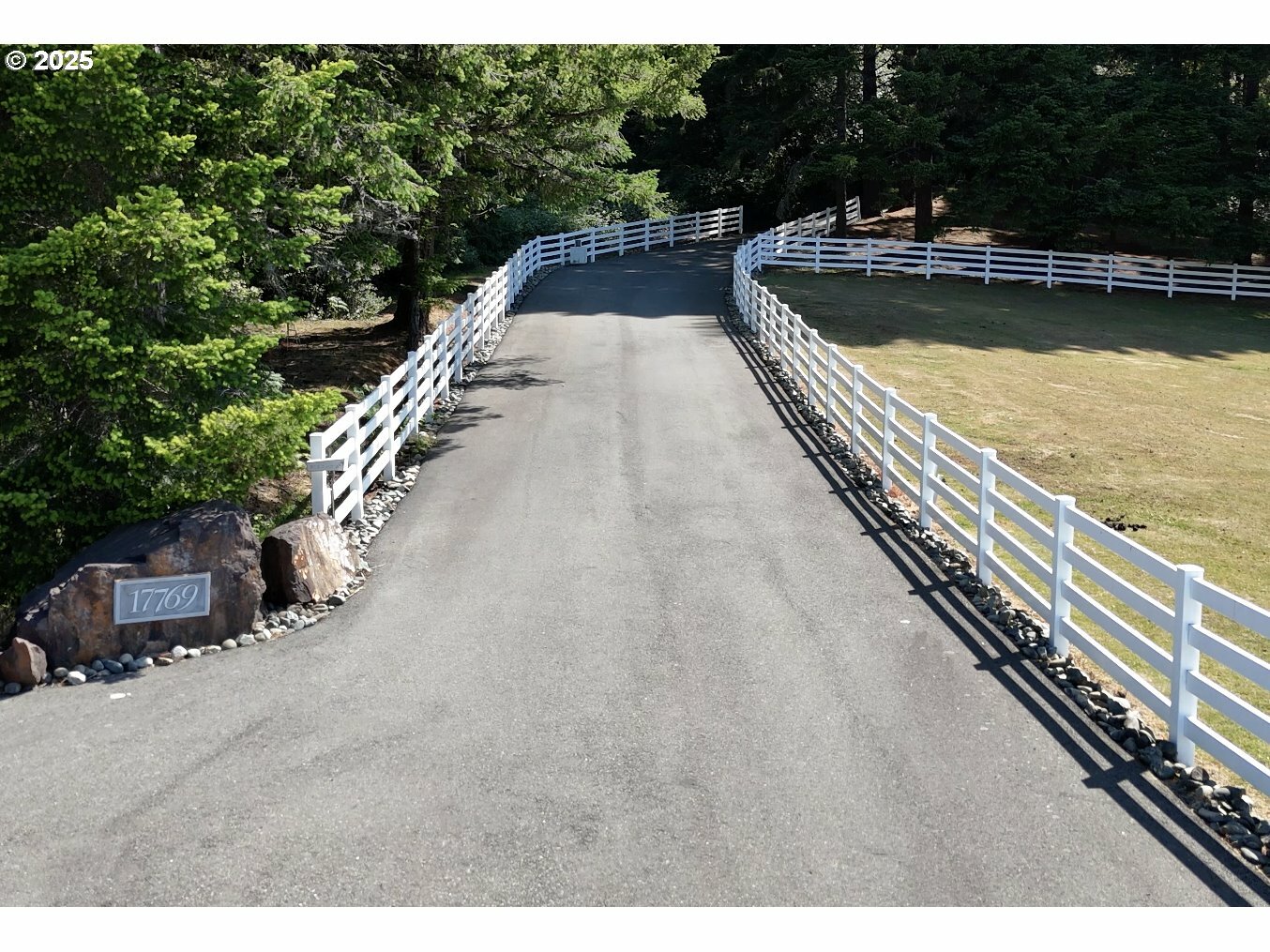 Property Photo: 17769 Rainbow Rock Rd OR 97415