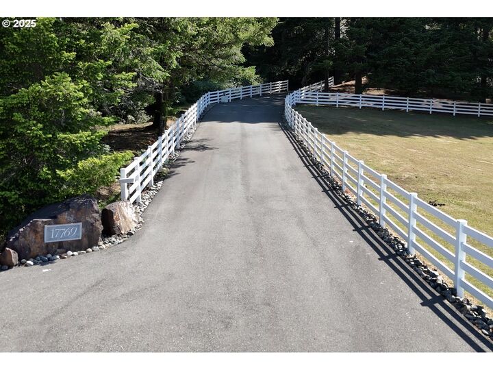 Property Photo: 17769 Rainbow Rock Rd OR 97415