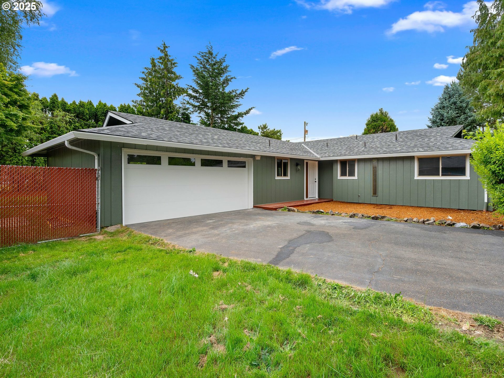 Property Photo: 811 NE 148th St WA 98685