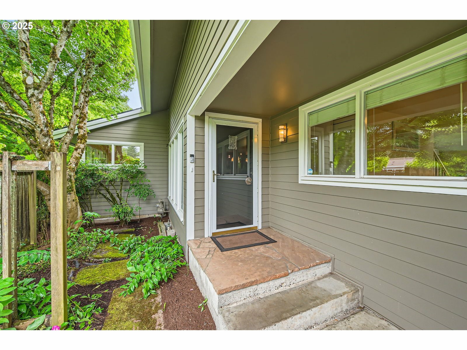 Property Photo: 9843 SW 57th Ave OR 97219