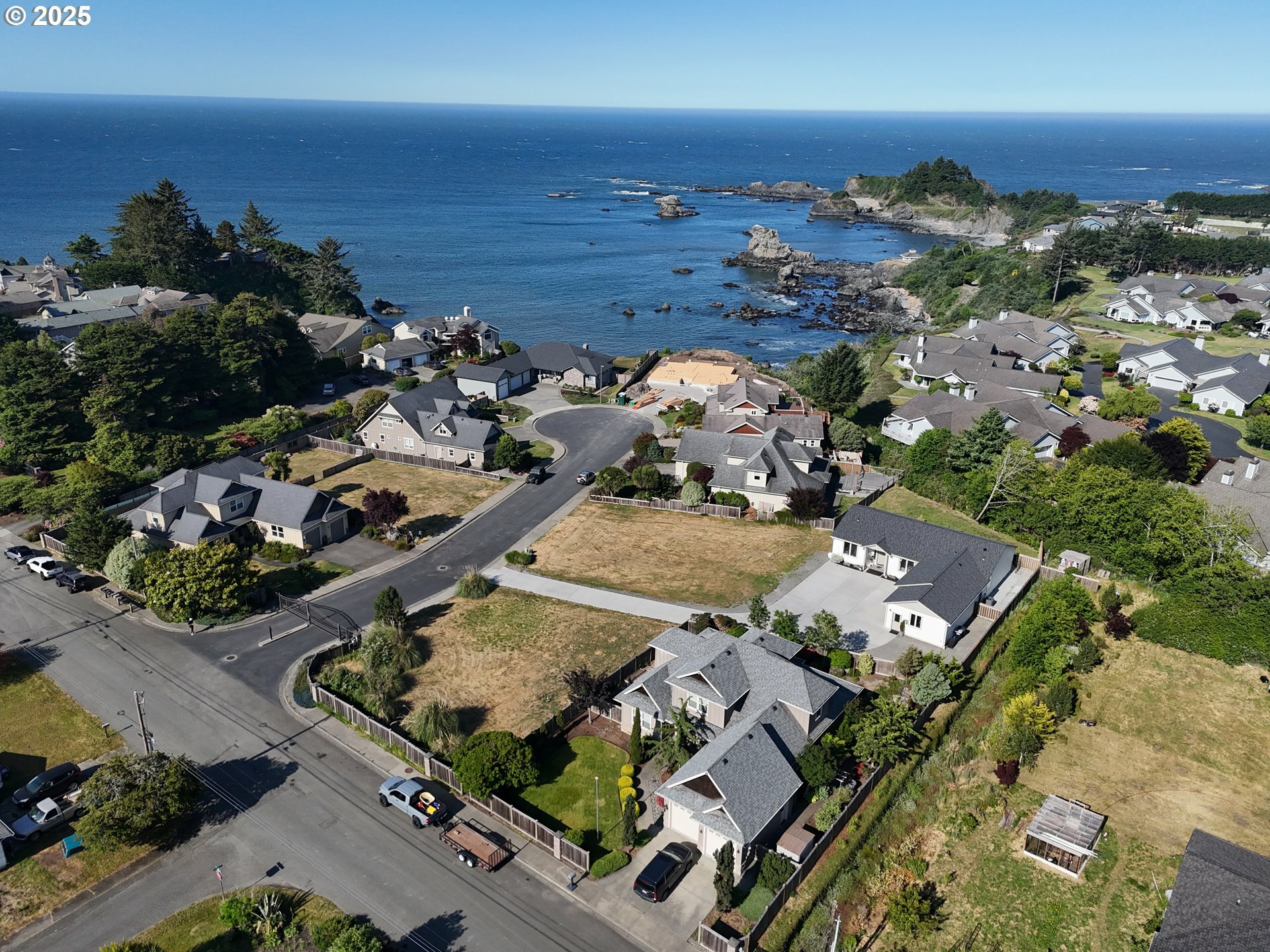 Property Photo: 7205 Edge Cliff Dr OR 97415