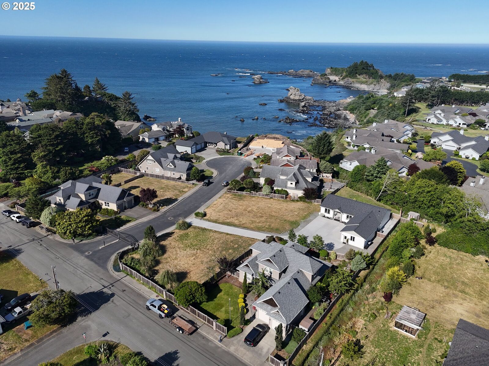 Property Photo: 7205 Edge Cliff Dr OR 97415