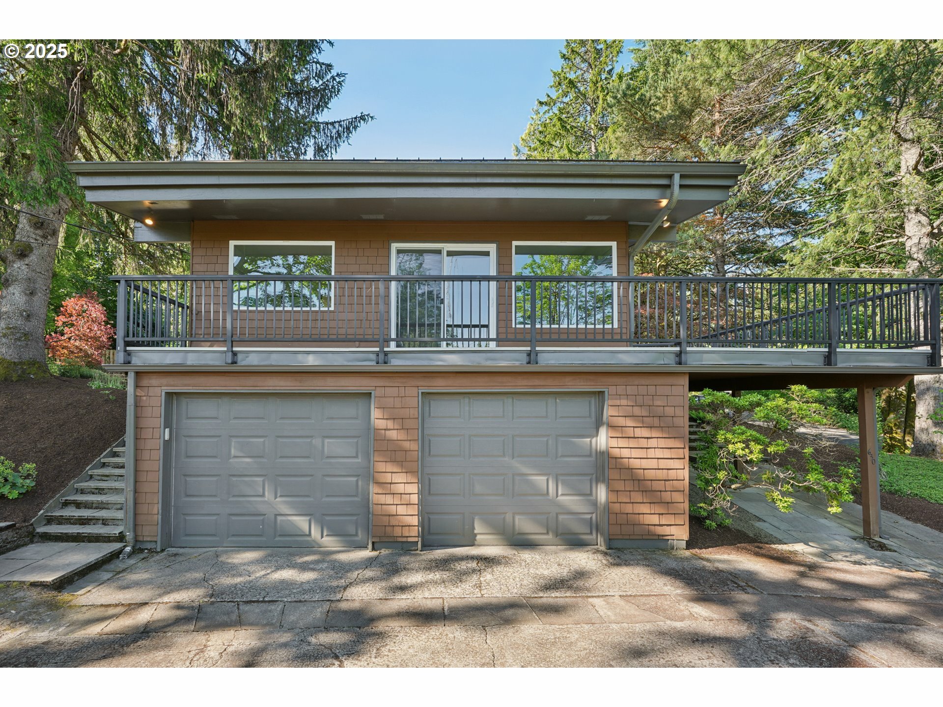 Property Photo: 630 SW Viewmont Dr OR 97225