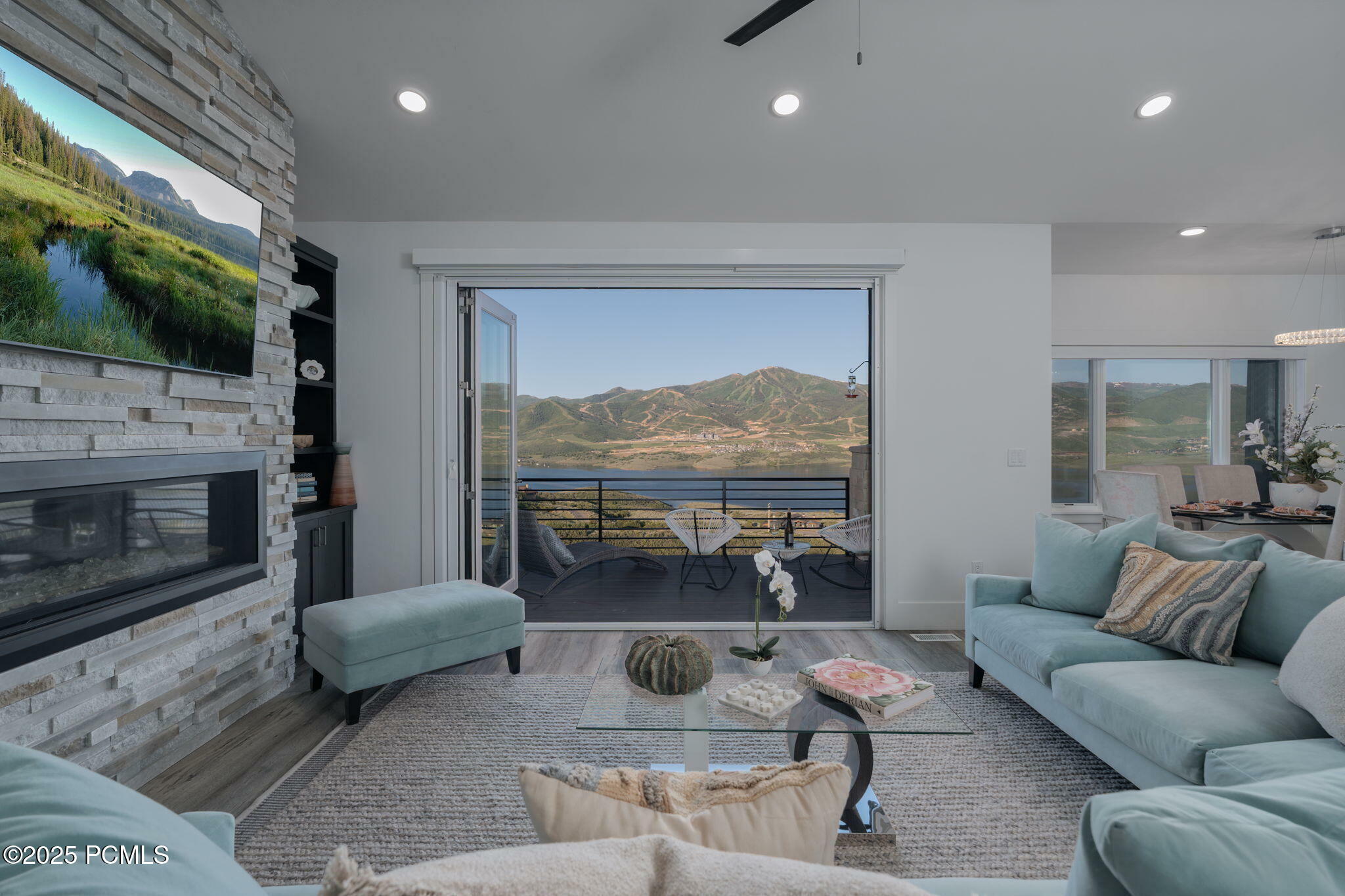 Property Photo: 11103 N Shoreline Drive Unit 3 UT 84036