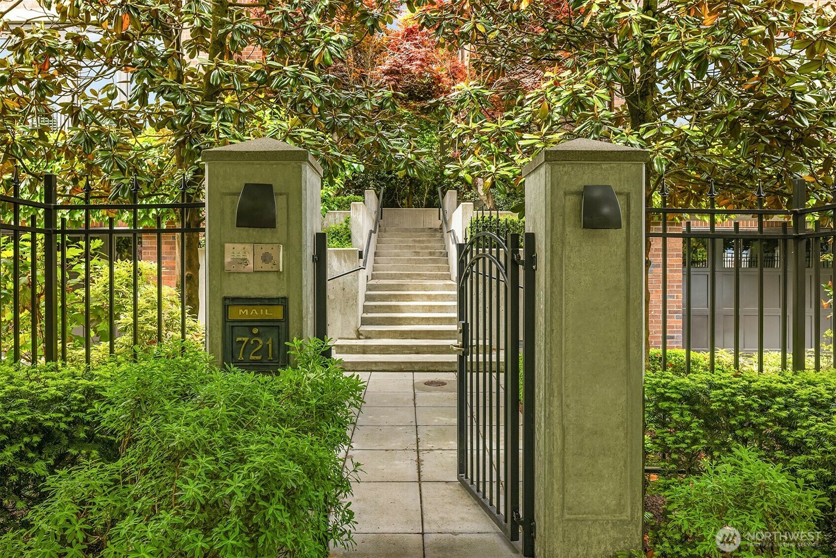 Property Photo: 721 Harvard Avenue E WA 98102