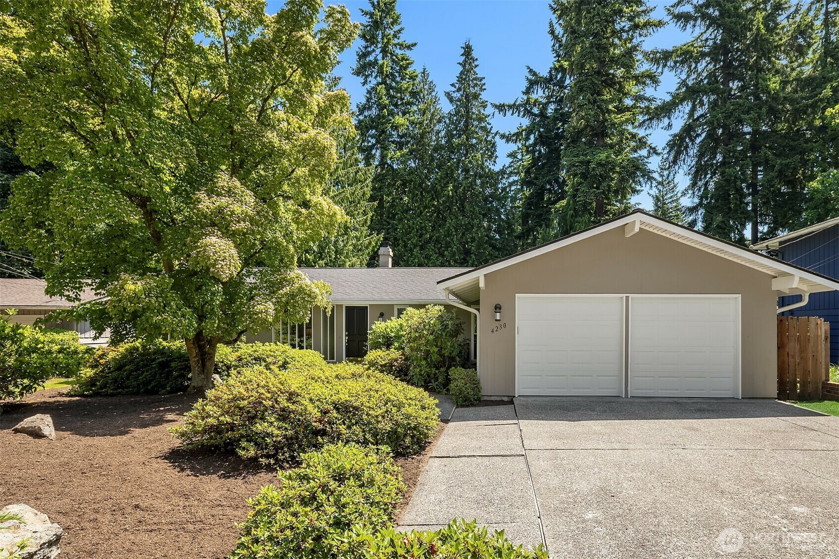 Property Photo: 4230 90 Avenue SE WA 98040