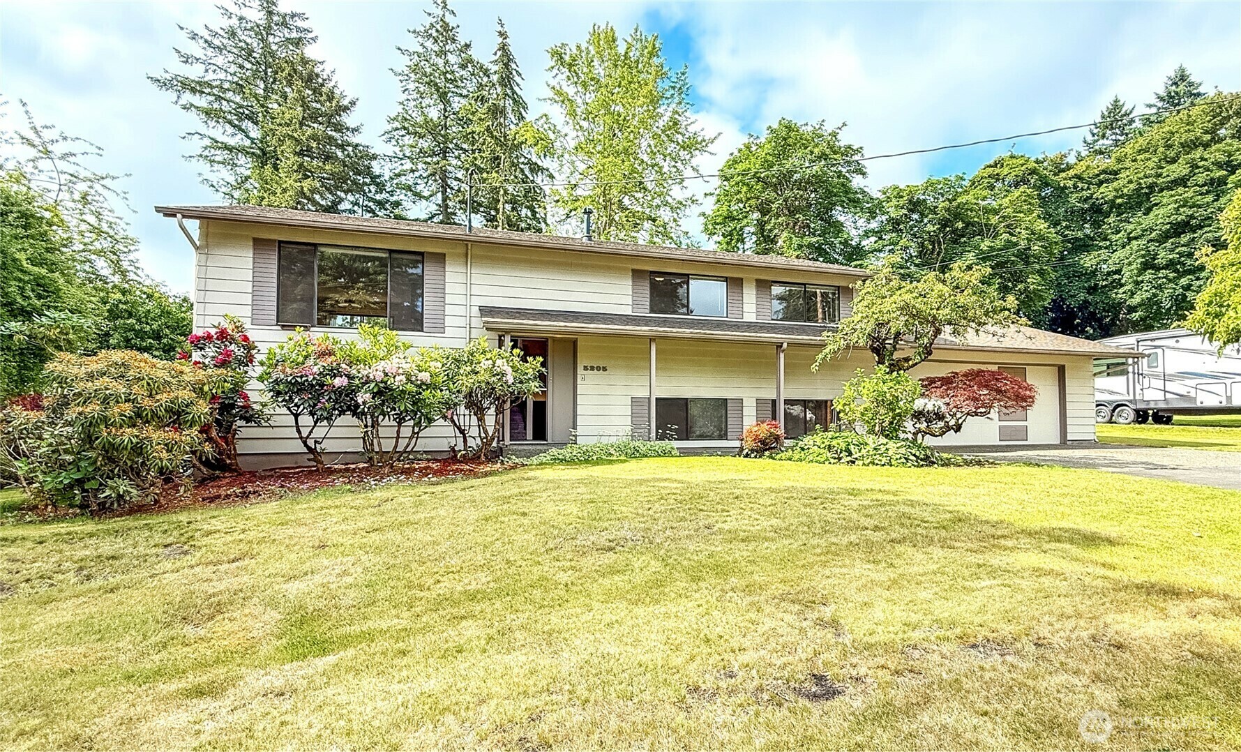 Property Photo: 5205 S 346th Street WA 98001