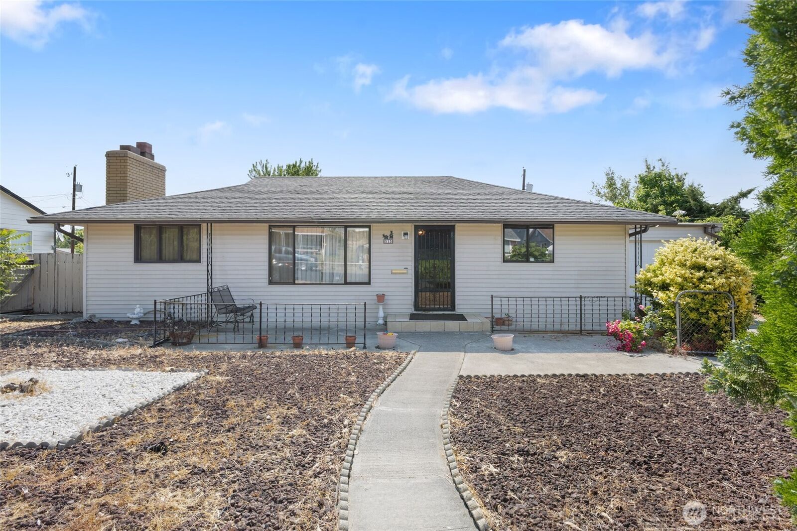 Property Photo:  515 N Clark Road  WA 98837 