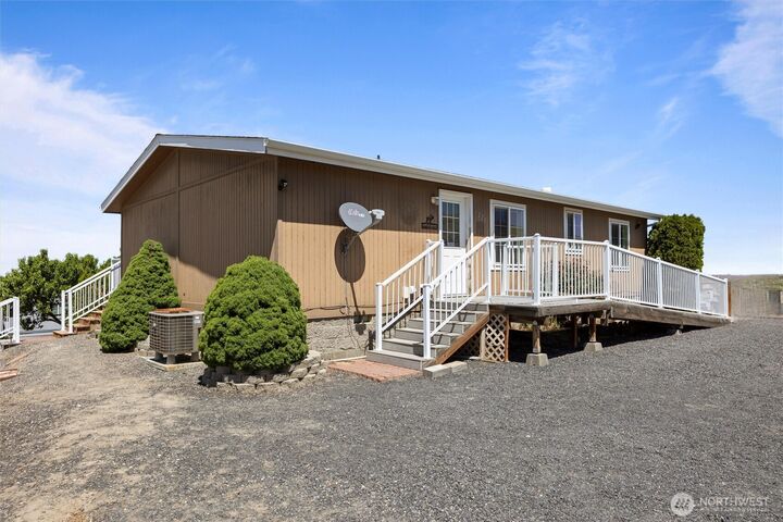 Property Photo: 7220 E Belmont Street WA 99344