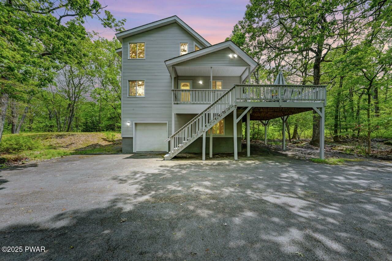 Property Photo: 811 Maple Ridge Court PA 18428
