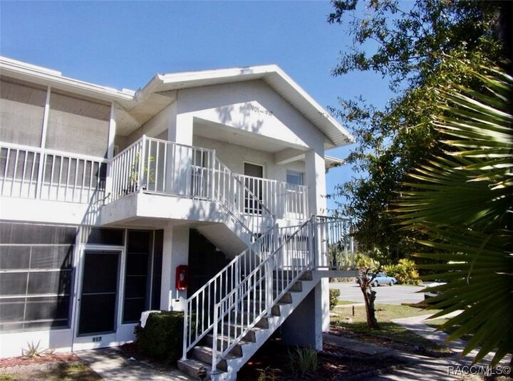 Property Photo: 915 SE Mayo Drive FL 34429