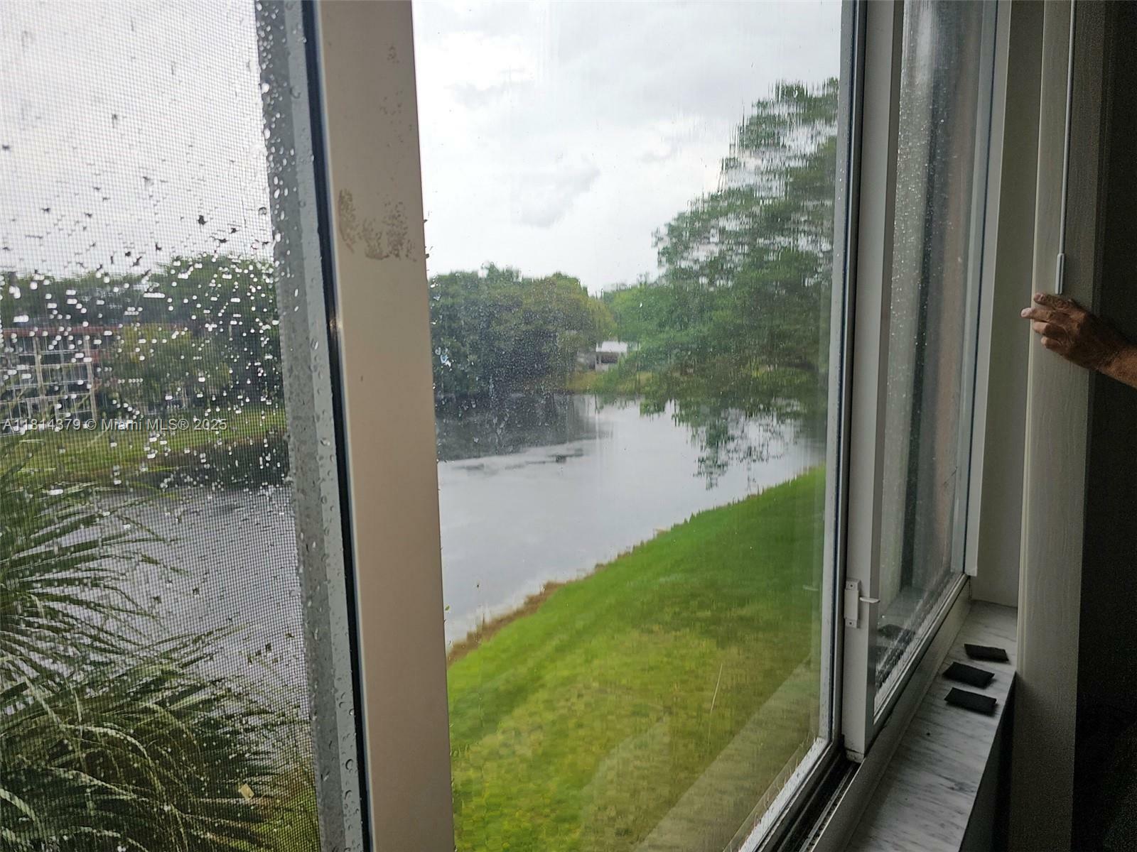 Property Photo: 1103 NW 58th Ter 417 FL 33313