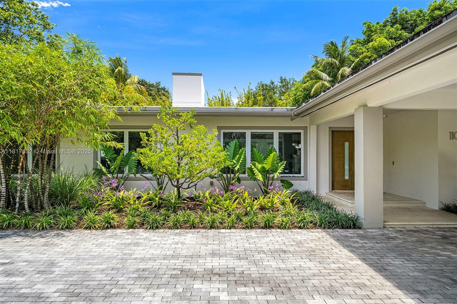 Property Photo: 11001 SW 64th Ave FL 33156