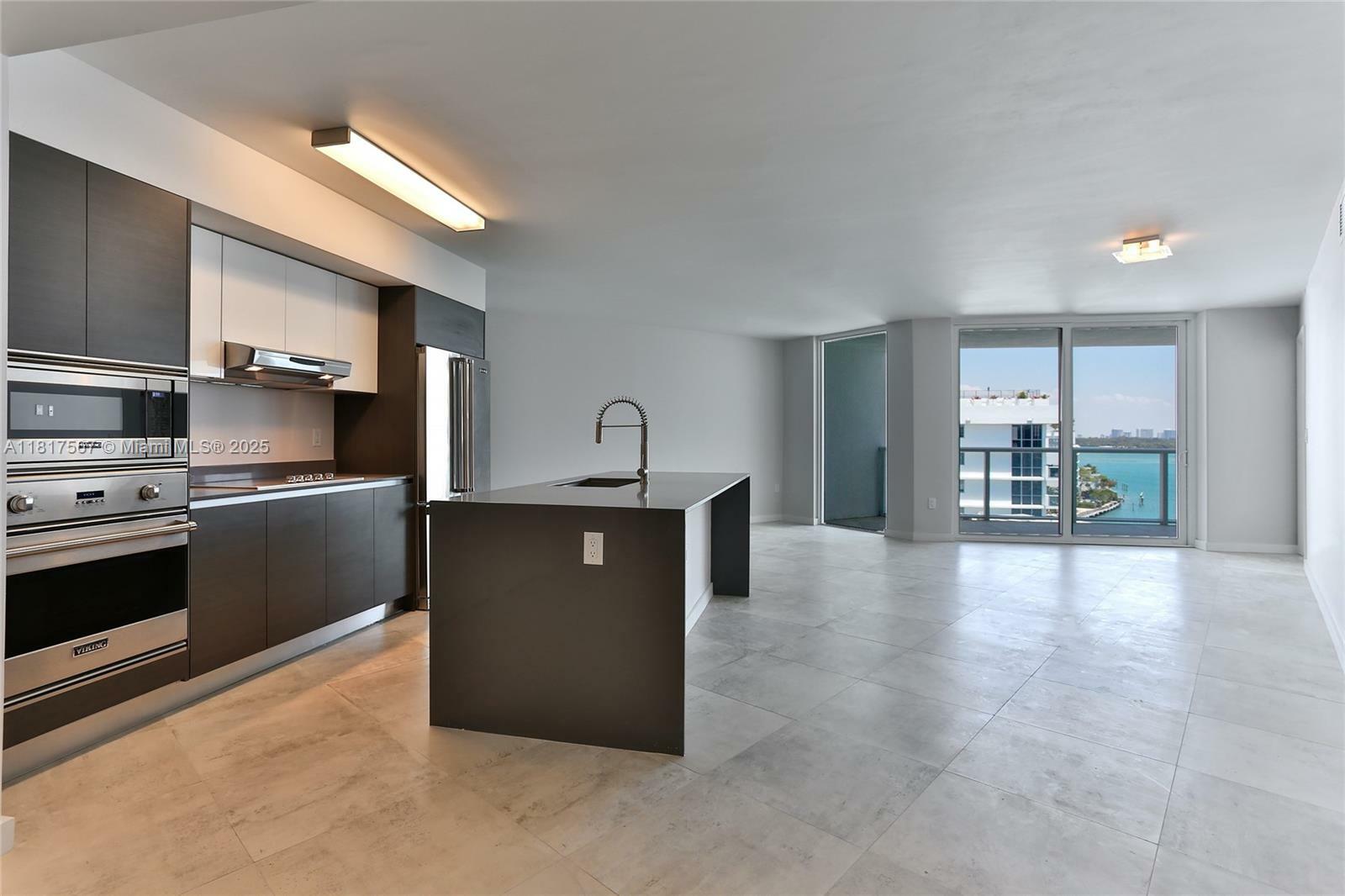 Property Photo: 9821 E Bay Harbor Dr 902 FL 33154