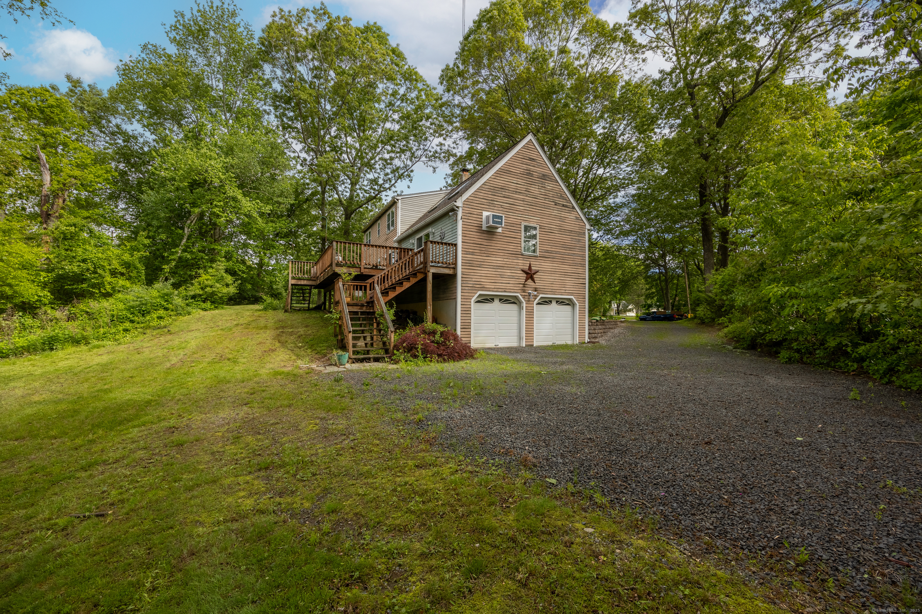 Property Photo:  76 River W Street  CT 06475 