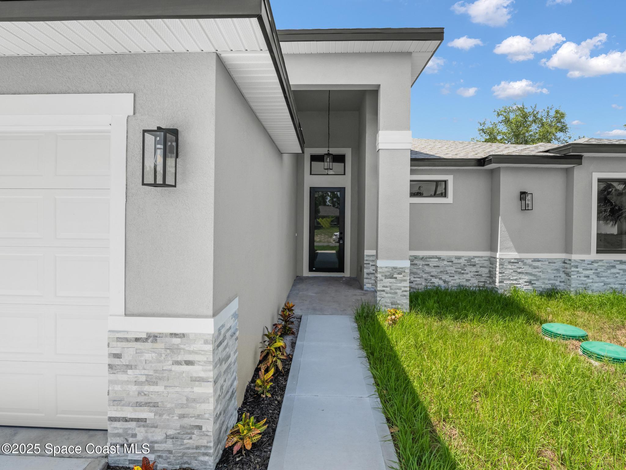 Property Photo: 337 Fifer Street SE FL 32909