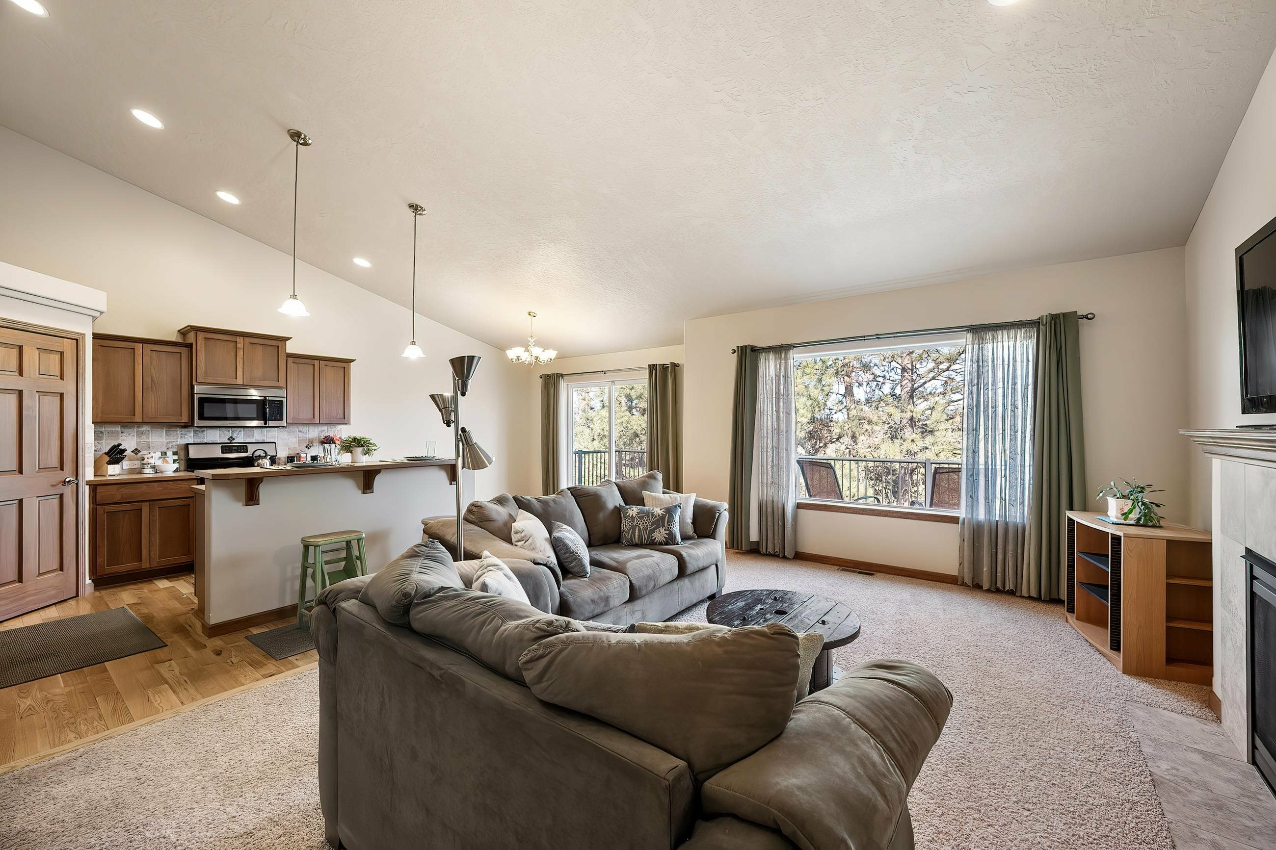 Property Photo: 1811 S Canyon Woods Ln WA 99224