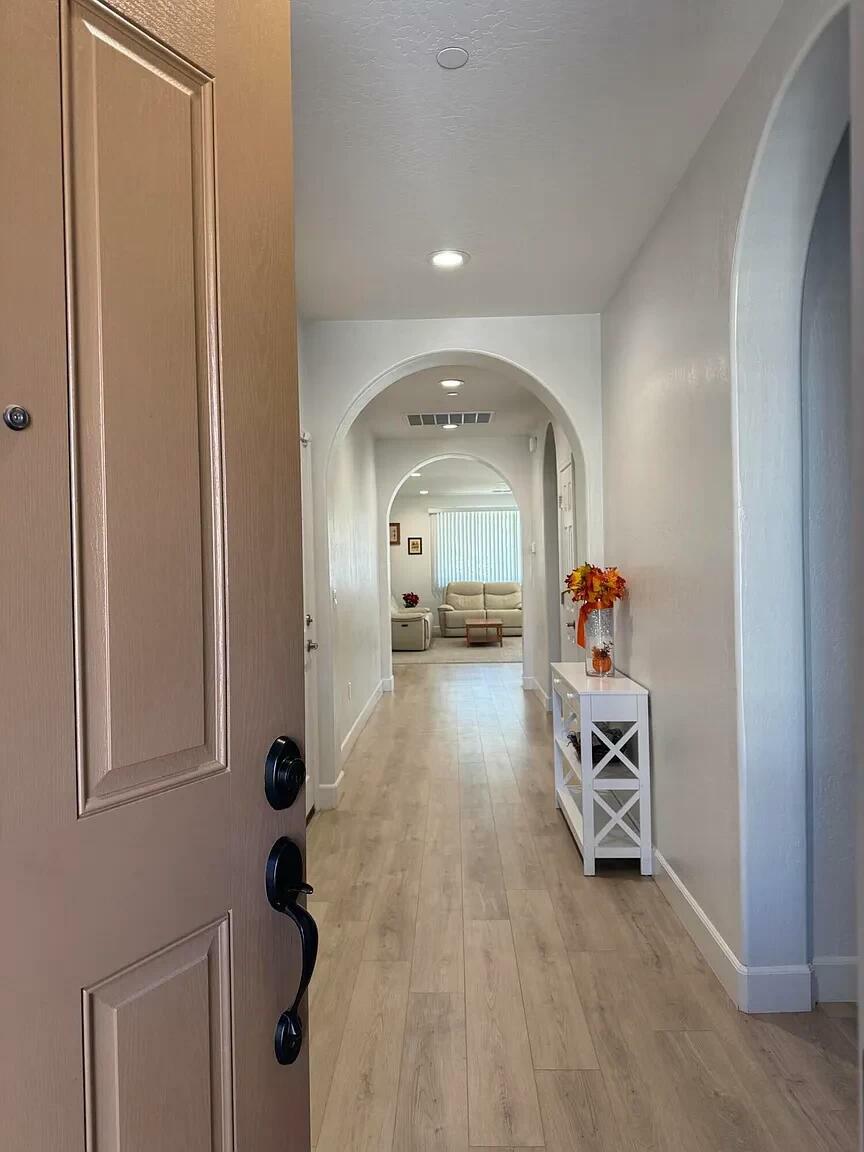 Property Photo: 1405 W Tyler Court CA 93291