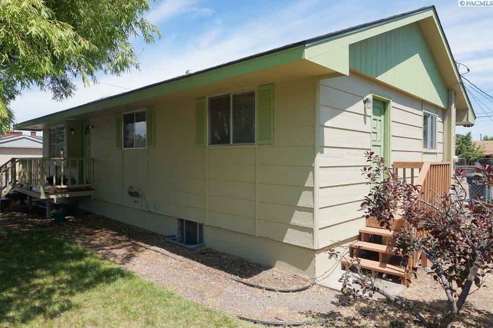 Property Photo:  1539 N 18th Dr  WA 99301-3420 