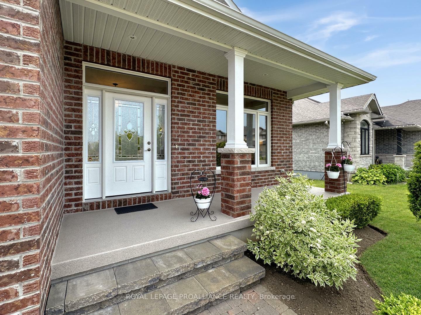Property Photo: 50 Hampton Ridge Drive ON K8N 0E5