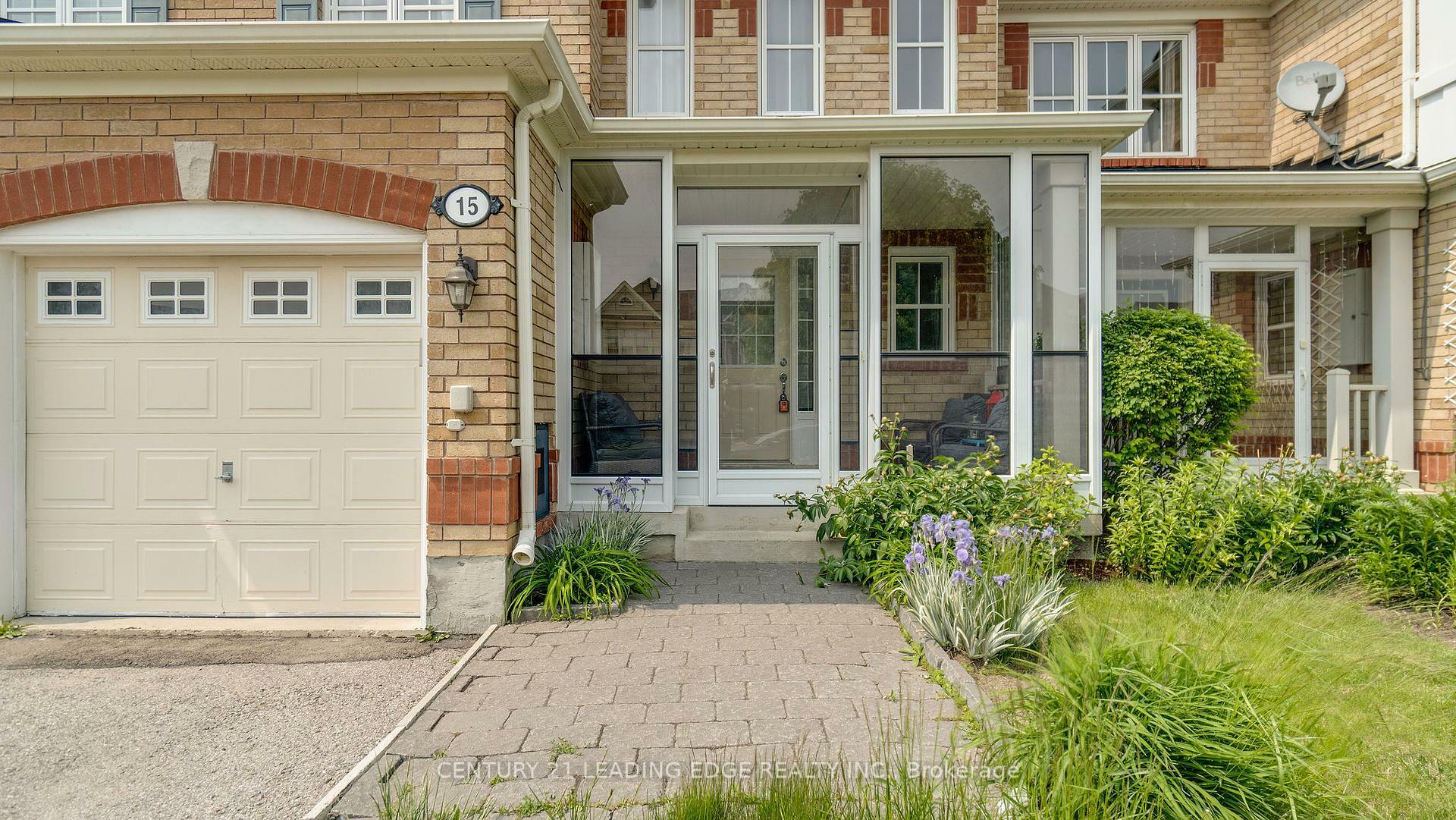 Photo de la propriété: 15 Jamesway Crescent ON L4A 0A3