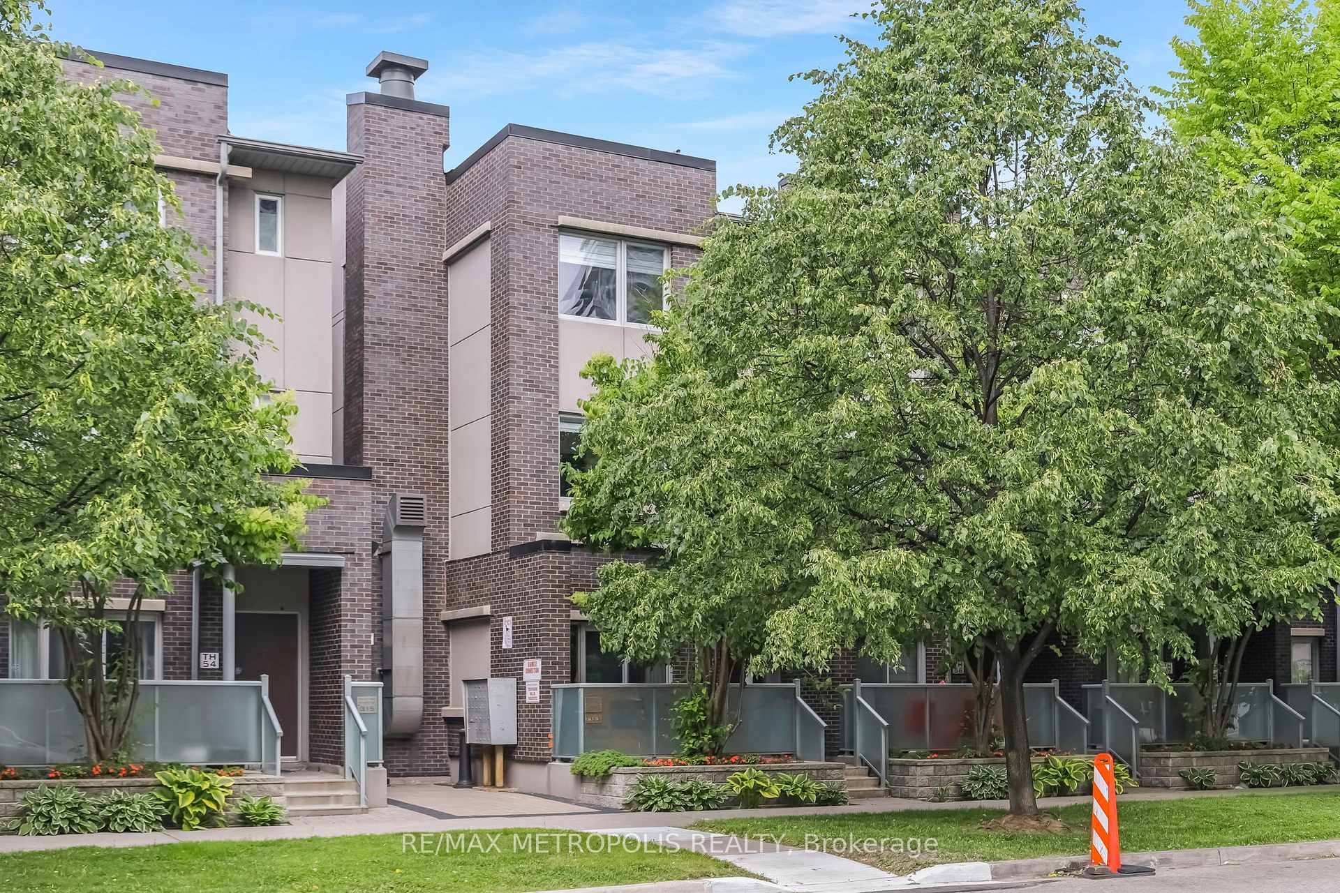 Property Photo: 295 Village Green Square Th55 ON M1S 0L2