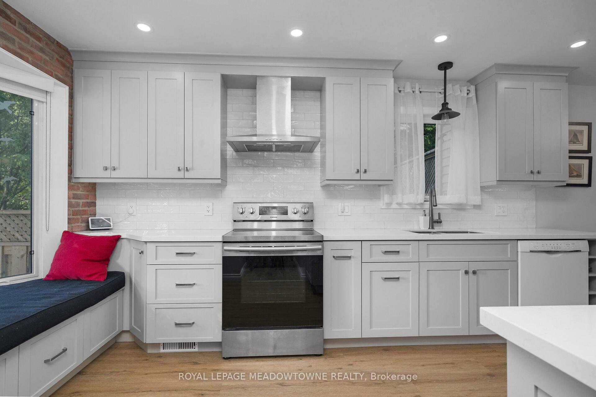Property Photo:  19 Ransom Street  ON L7J 2V9 