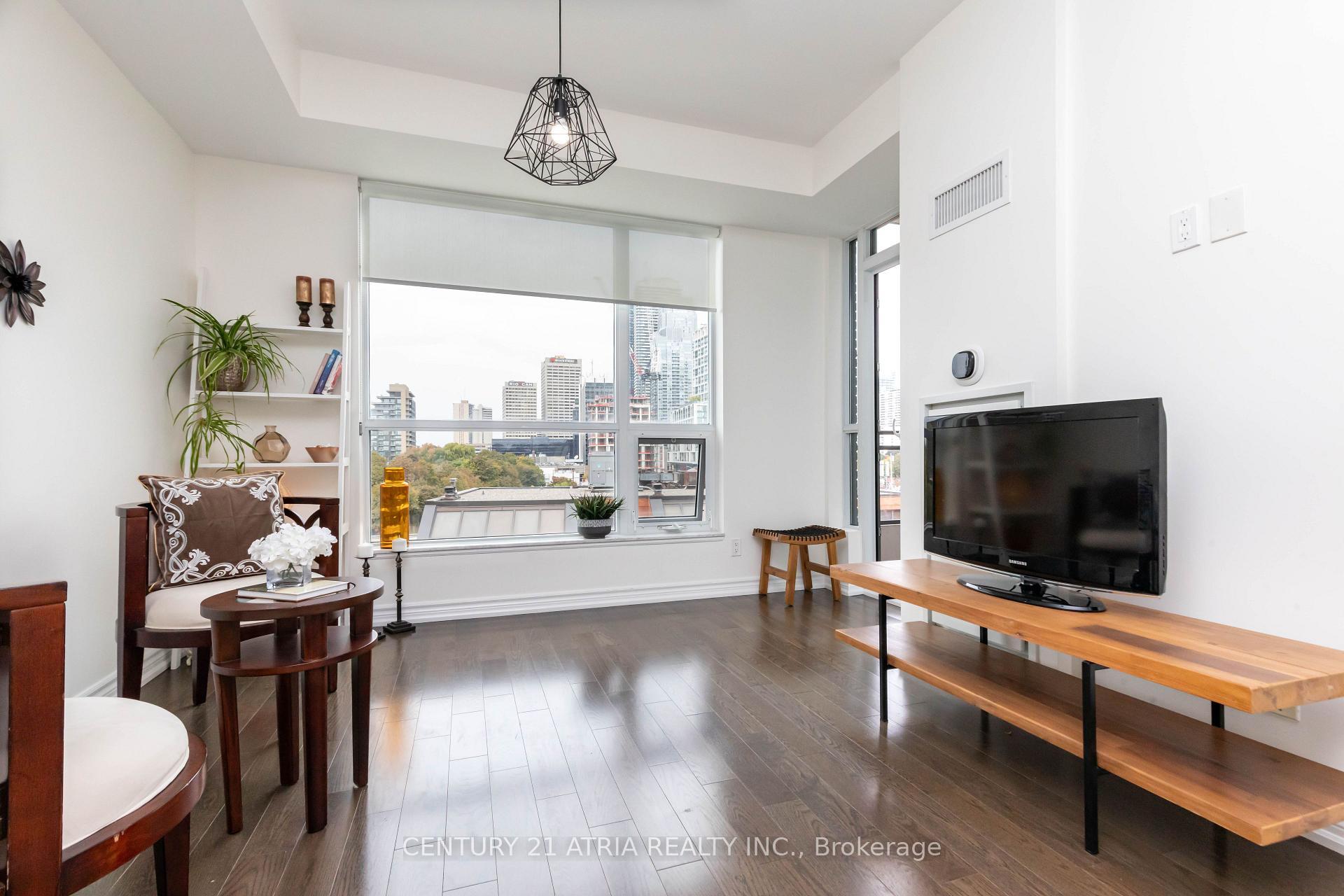 Property Photo: 23 Glebe Road W 519 ON M5P 0A1