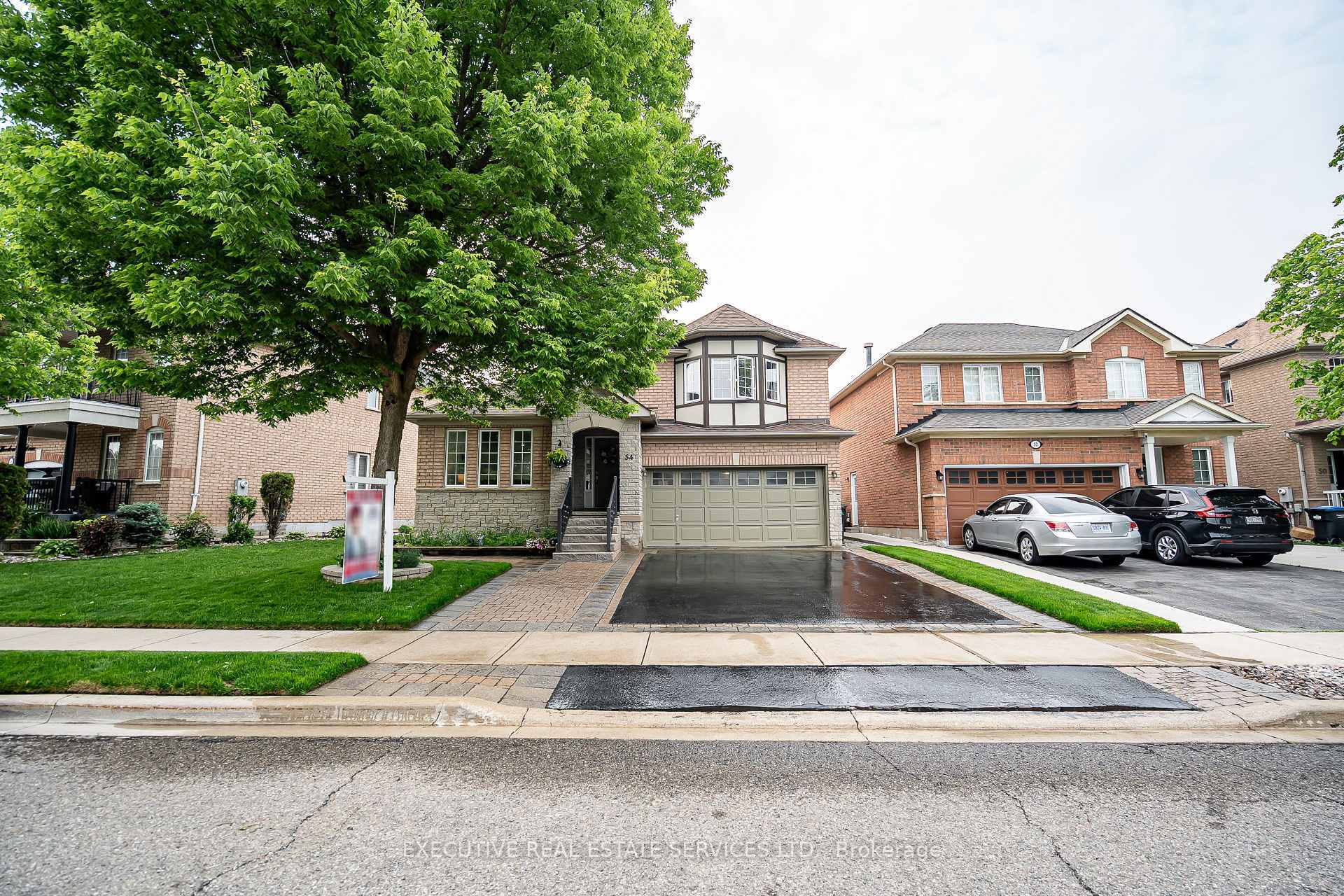 Property Photo: 54 Woodvalley Drive ON L7A 1Z3