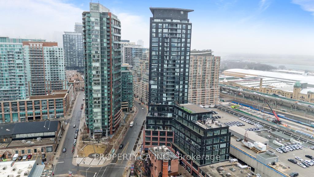 Property Photo: 135 East Liberty Street 1003 ON M6K 0G7