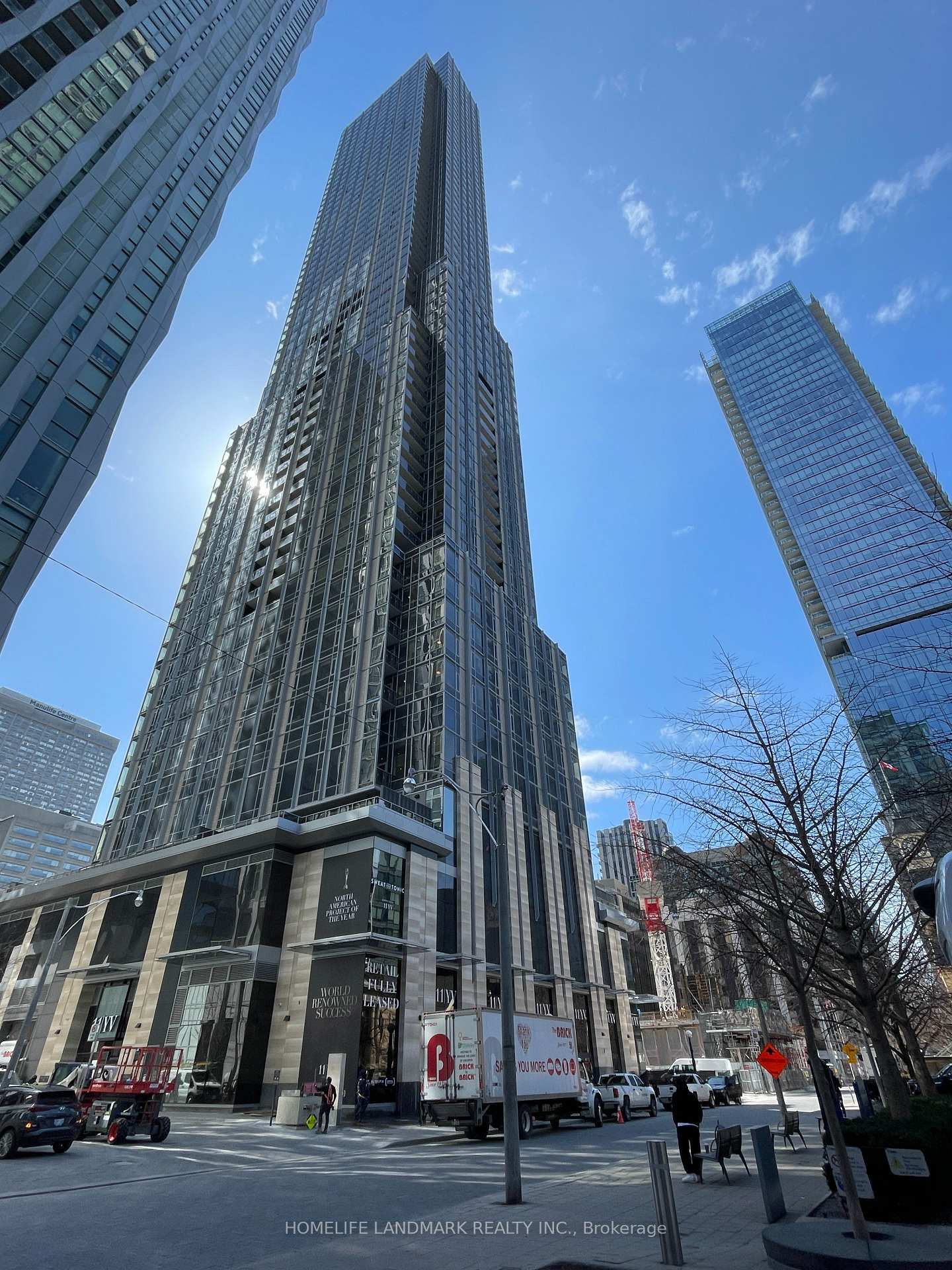 Property Photo: 11 Yorkville Avenue 2408 ON M4W 0B7