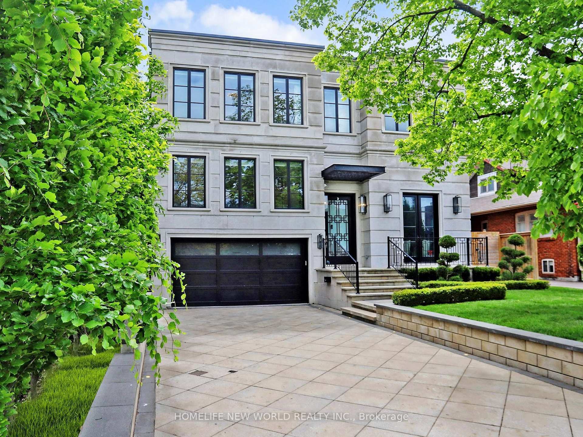 Property Photo: 154 Yonge Boulevard ON M5M 3H4
