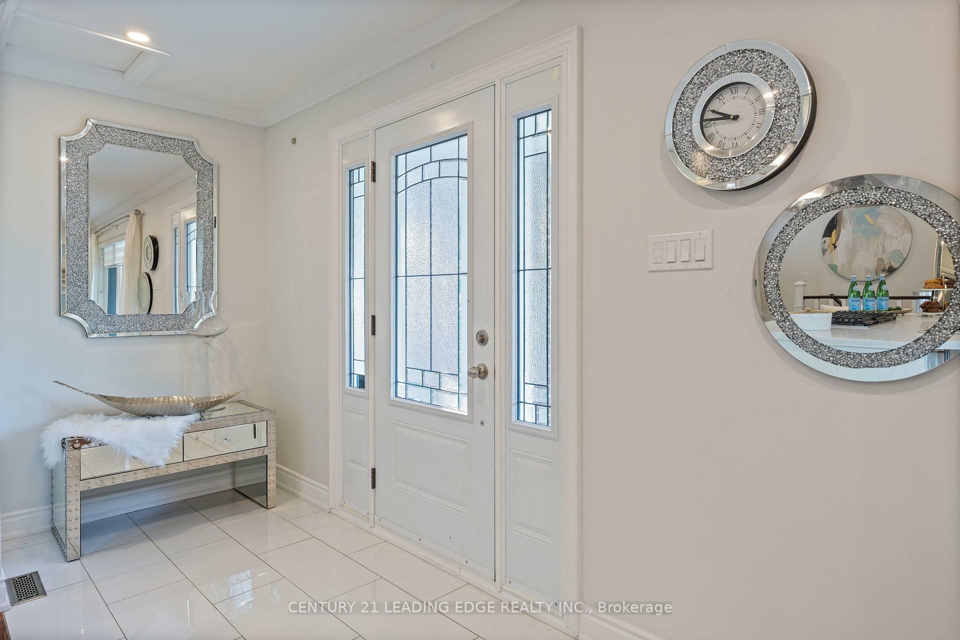 Photo de la propriété: 7 Flemington Court ON L1N 5X1