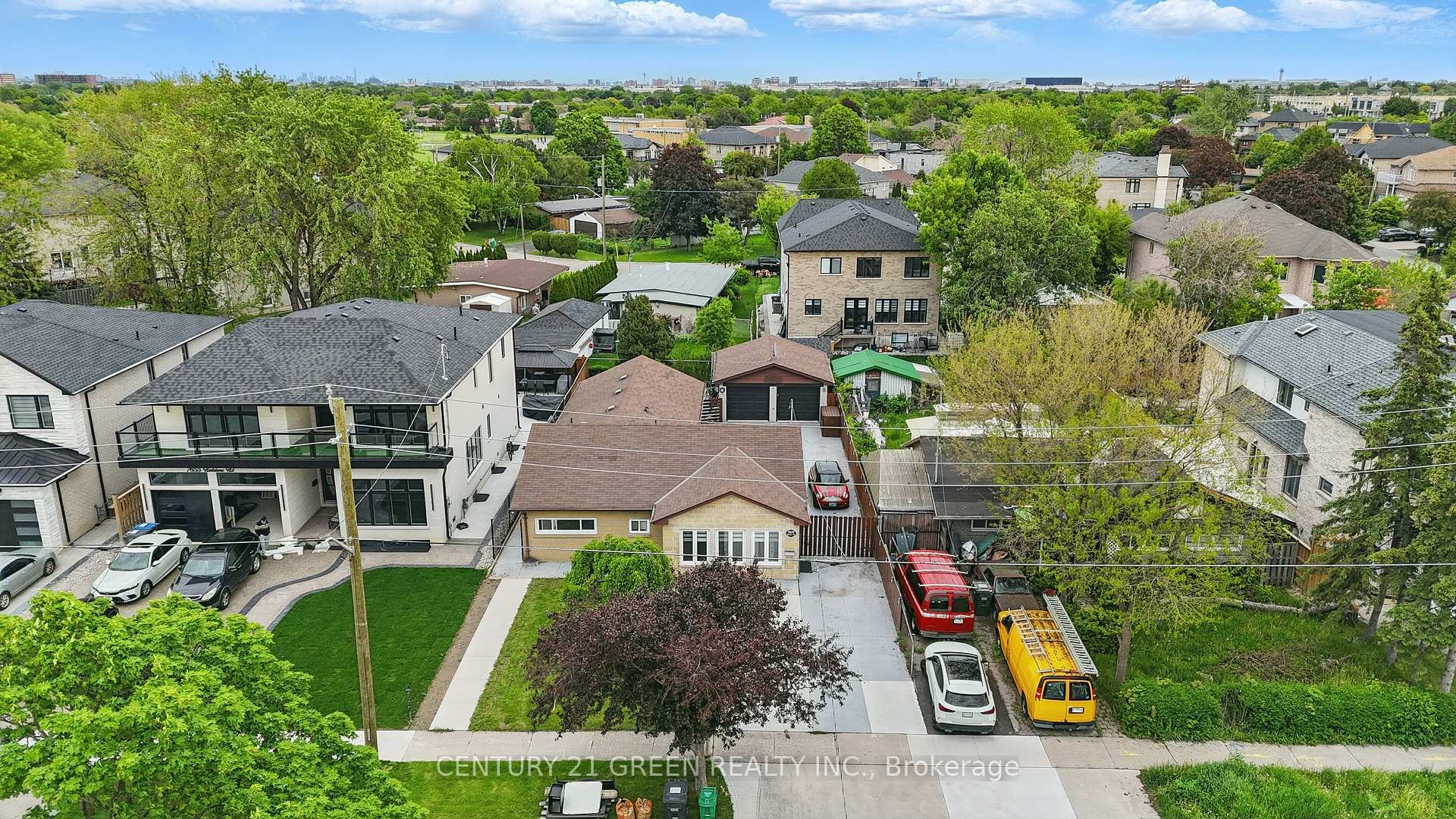7649 Redstone Road  Mississauga ON L4T 2B7 photo