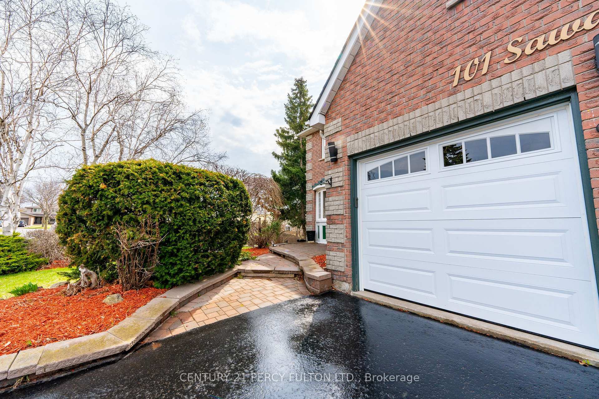 Property Photo: 101 Sawdon Drive ON L1N 8A8