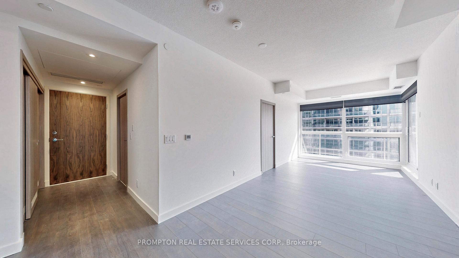Property Photo: 27 McMahon Drive 2102 ON M2K 0J2