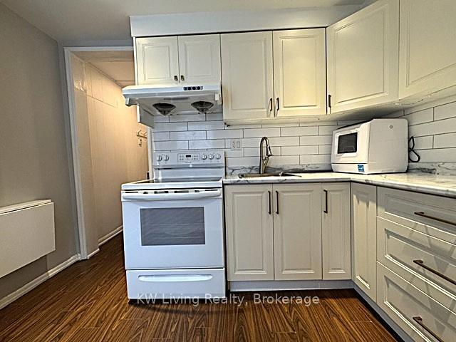 Property Photo: 660 1/2 Bloor Street W ON M6G 1K9