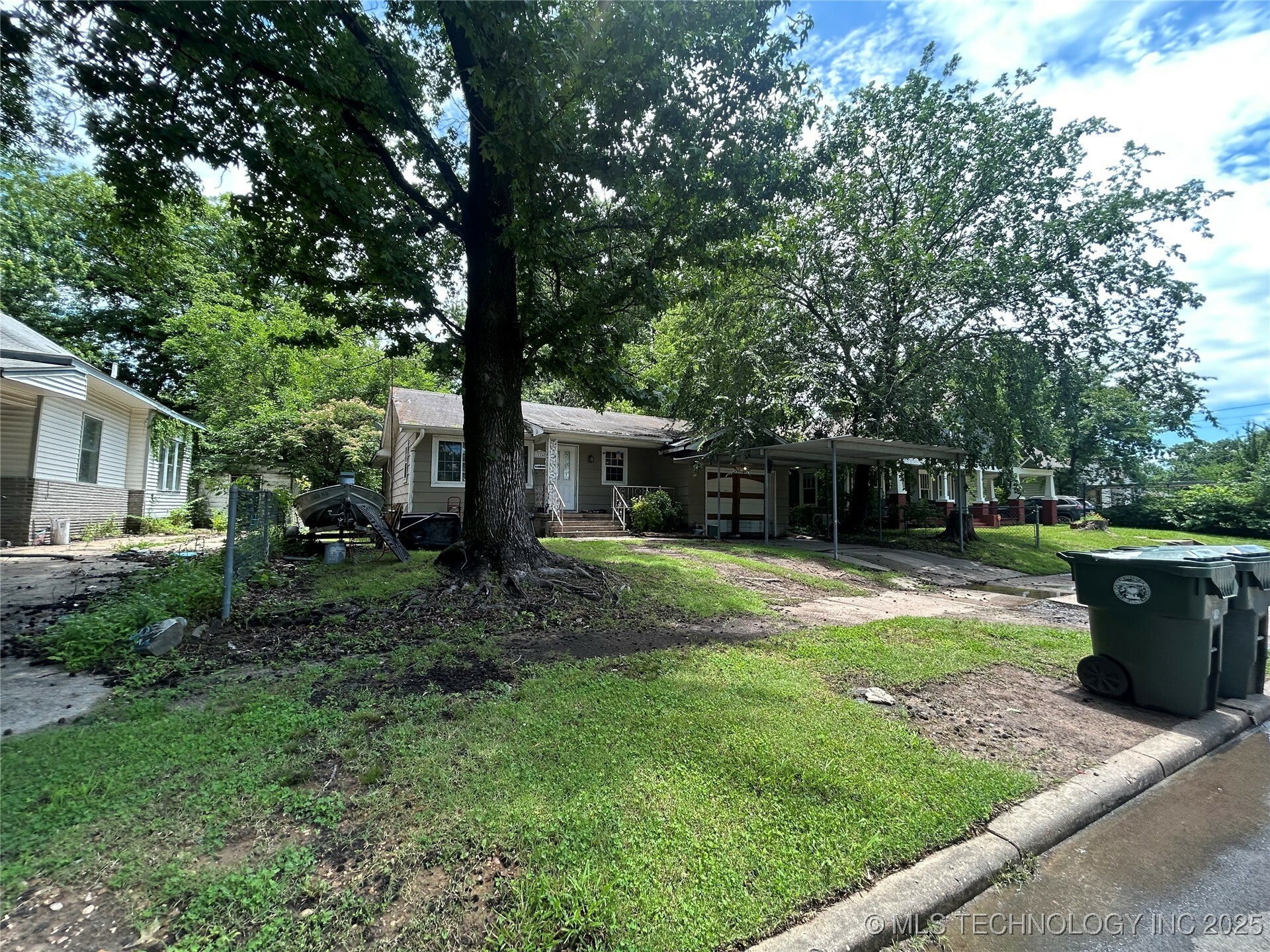 Property Photo: 1224 N F St OK 74403