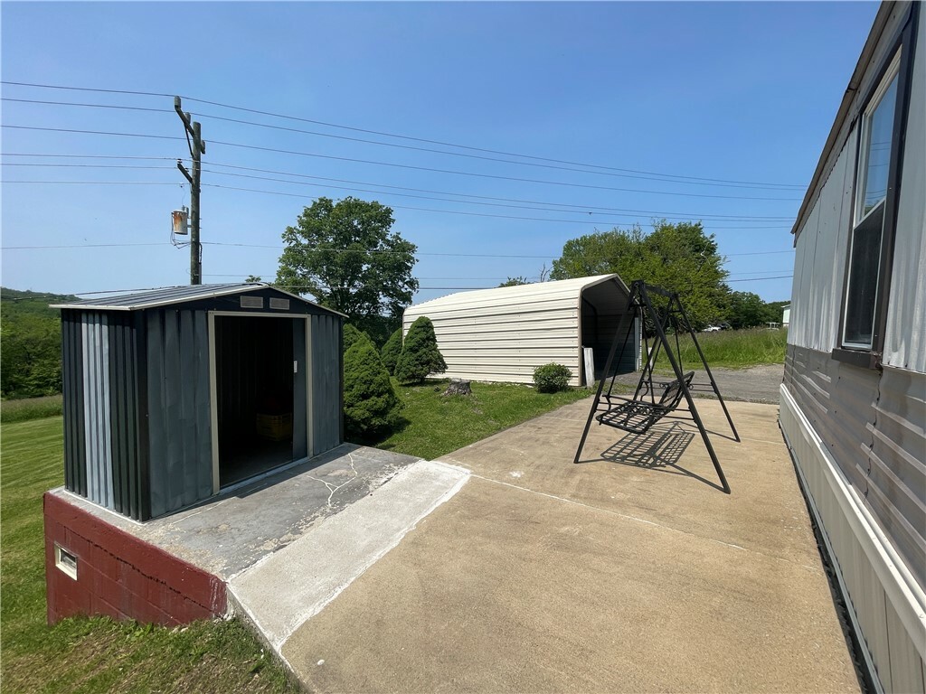 Property Photo: 1512 Millers Run Rd PA 15057